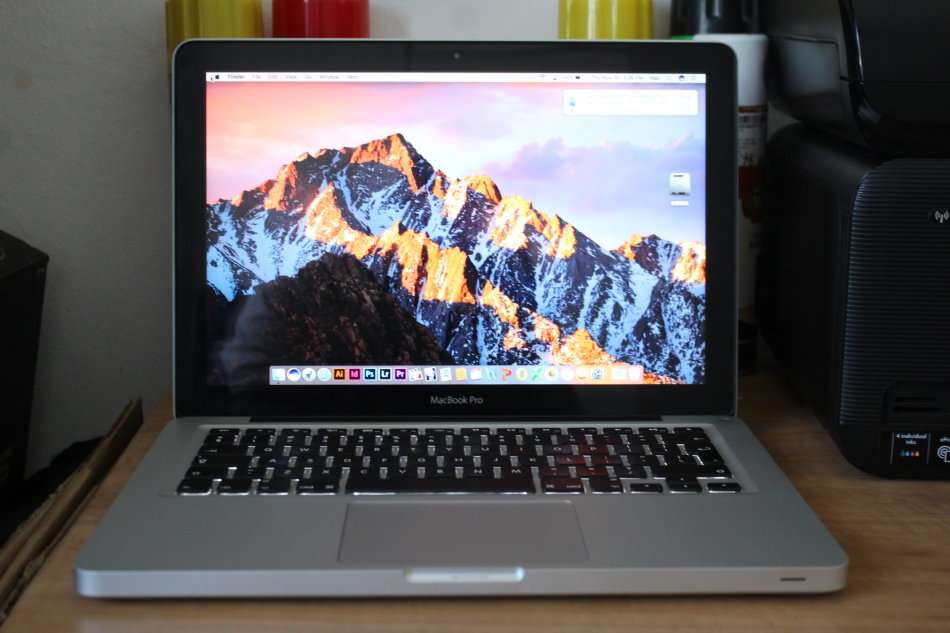 MACBOOK PRO 13 CORE I5 @2.40GHz,8GB RAM ,500GB HDD,INTEL HD GRAPHICS 3000, VERY GOOD CONDITION