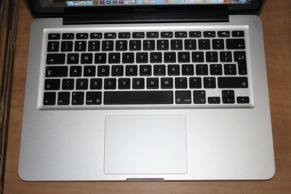 MACBOOK PRO 13 CORE I5 @2.40GHz,8GB RAM ,500GB HDD,INTEL HD GRAPHICS 3000, VERY GOOD CONDITION