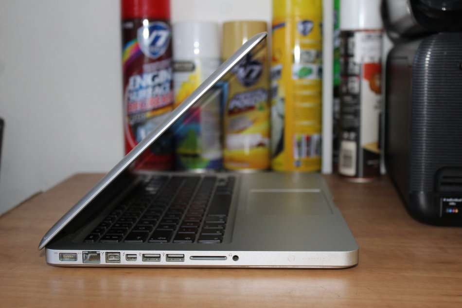 MACBOOK PRO 13 CORE I5 @2.40GHz,8GB RAM ,500GB HDD,INTEL HD GRAPHICS 3000, VERY GOOD CONDITION