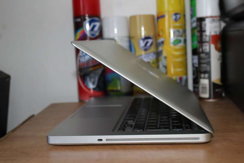 MACBOOK PRO 13 CORE I5 @2.40GHz,8GB RAM ,500GB HDD,INTEL HD GRAPHICS 3000, VERY GOOD CONDITION