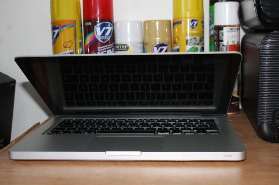 MACBOOK PRO 13 CORE I5 @2.40GHz,8GB RAM ,500GB HDD,INTEL HD GRAPHICS 3000, VERY GOOD CONDITION