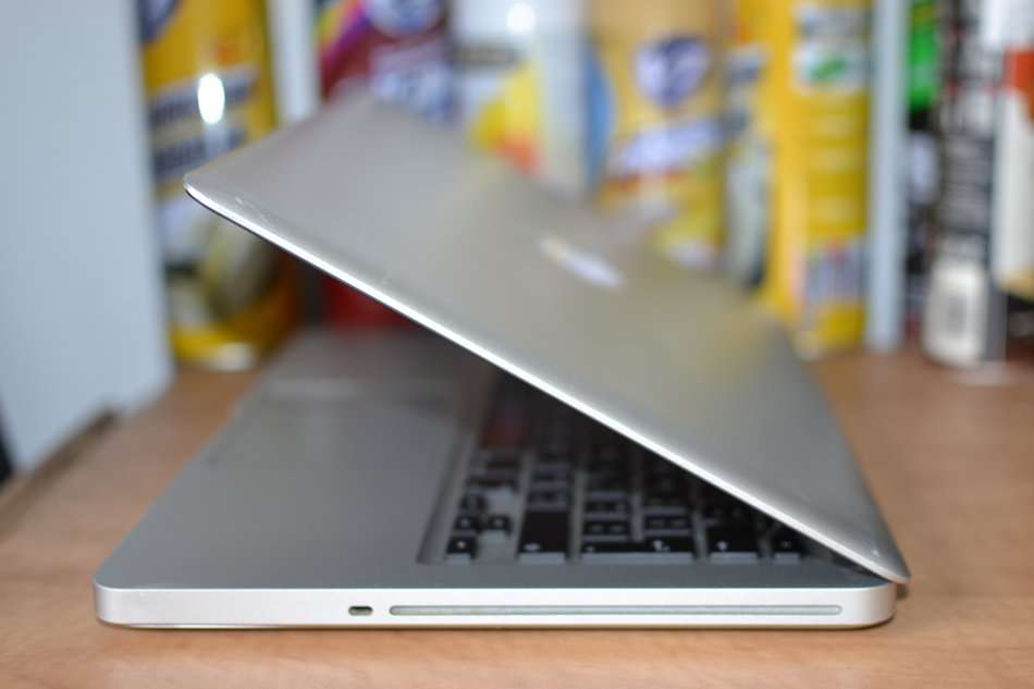 MACBOOK PRO 13 CORE I5 @2.50GHz,4GB RAM ,500GB HDD,INTEL HD GRAPHICS 4000, GOOD CONDITION