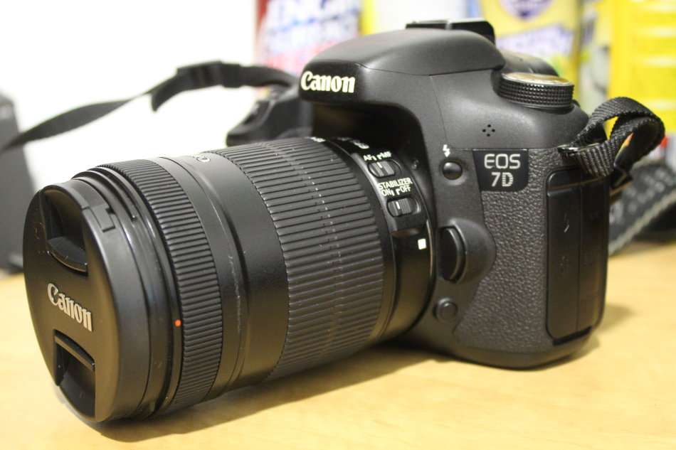 CANON EOS 7D WITH 18-135MM IS LENS , EXCELLENT CONDITION WITH 16GB CARD