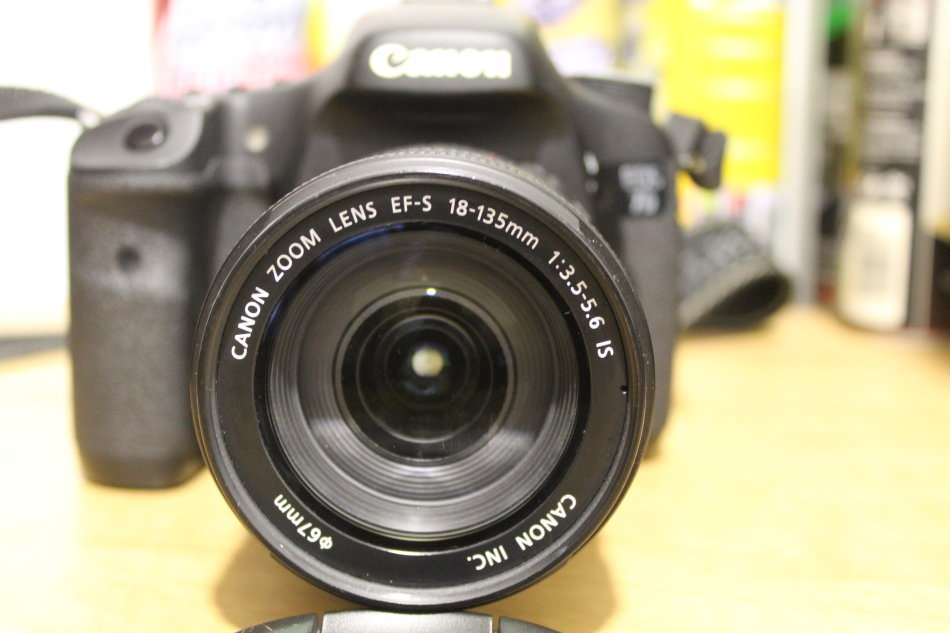 CANON EOS 7D WITH 18-135MM IS LENS , EXCELLENT CONDITION WITH 16GB CARD