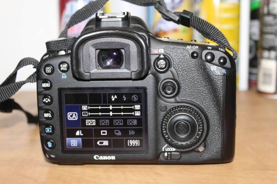 CANON EOS 7D WITH 18-135MM IS LENS , EXCELLENT CONDITION WITH 16GB CARD