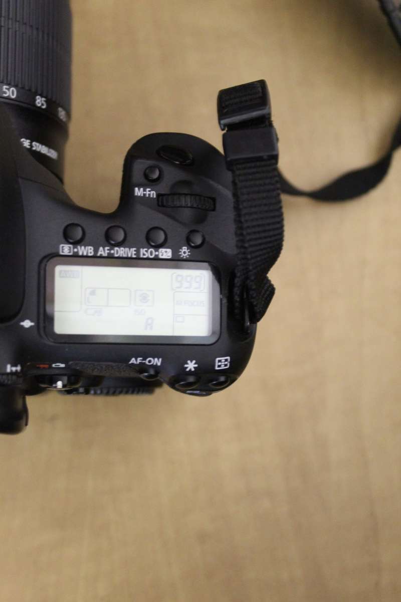 CANON EOS 7D WITH 18-135MM IS LENS , EXCELLENT CONDITION WITH 16GB CARD