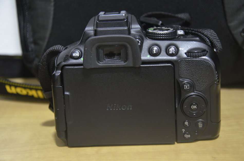 Nikon D5300 DSLR with AF-P 18-55mm DX VR II Lens, LOWEPRO Bag & 16GB Card