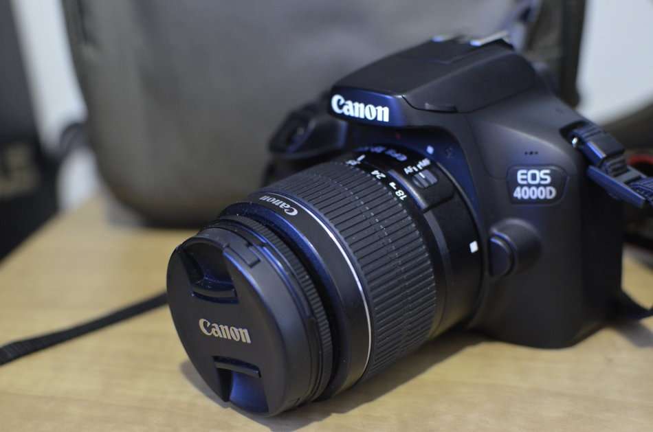 Canon EOS 4000D 18MP DSLR , FHD MOVIES, WIFI with EF-S 18-55mm WITH LOWEPRO CARRY BAG. NEW CONDITION