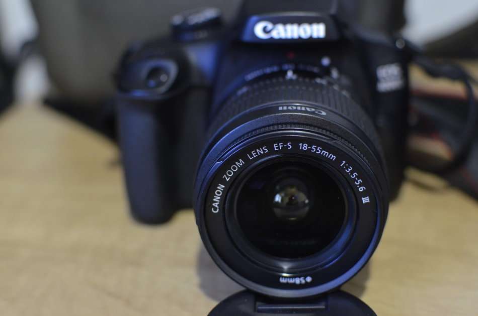 Canon EOS 4000D 18MP DSLR , FHD MOVIES, WIFI with EF-S 18-55mm WITH LOWEPRO CARRY BAG. NEW CONDITION