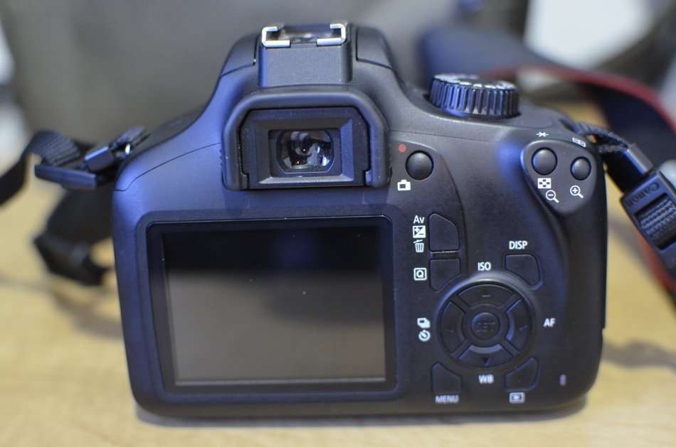 Canon EOS 4000D 18MP DSLR , FHD MOVIES, WIFI with EF-S 18-55mm WITH LOWEPRO CARRY BAG. NEW CONDITION