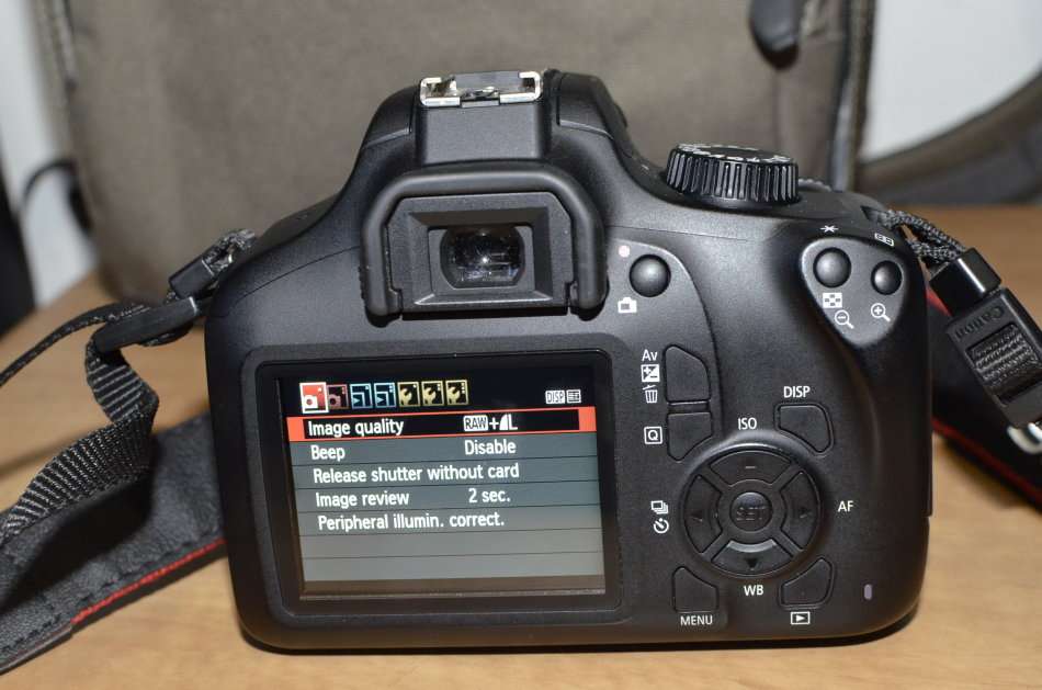Canon EOS 4000D 18MP DSLR , FHD MOVIES, WIFI with EF-S 18-55mm WITH LOWEPRO CARRY BAG. NEW CONDITION