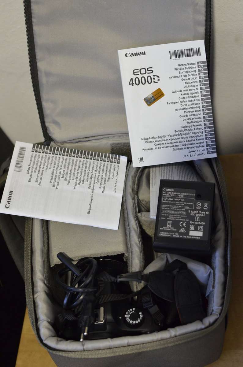Canon EOS 4000D 18MP DSLR , FHD MOVIES, WIFI with EF-S 18-55mm WITH LOWEPRO CARRY BAG. NEW CONDITION