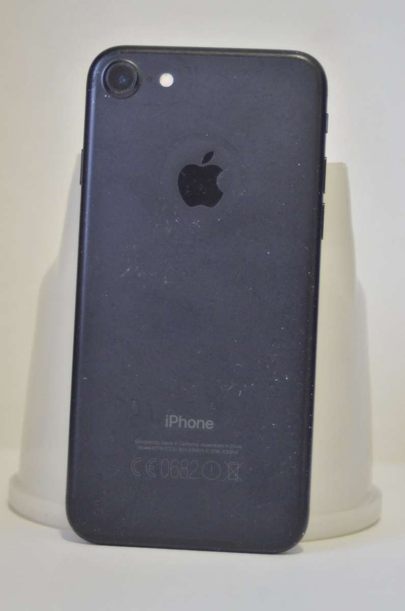 APPLE IPHONE 7 , 128GB BLACK IN VERY GOOD CONDITION