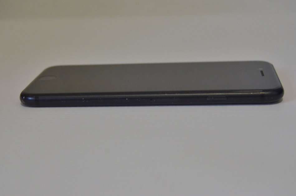 APPLE IPHONE 7 , 128GB BLACK IN VERY GOOD CONDITION