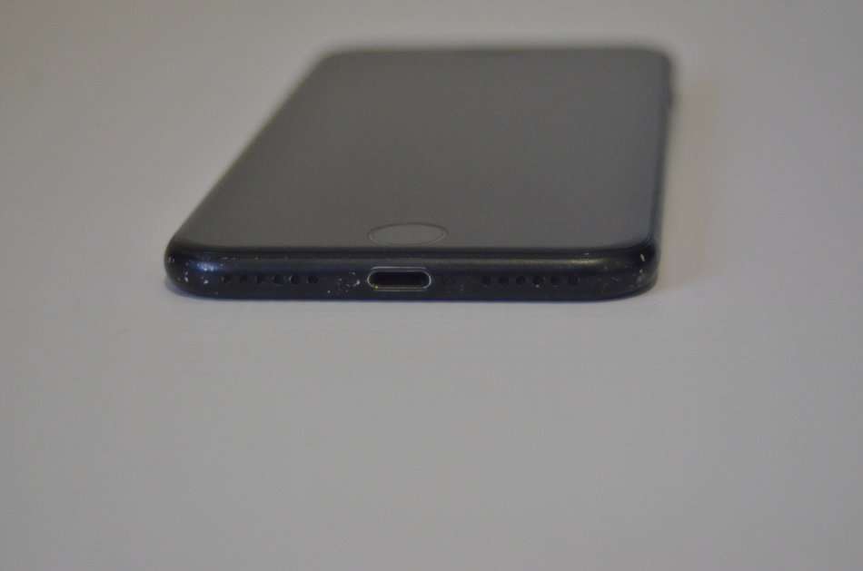 APPLE IPHONE 7 , 128GB BLACK IN VERY GOOD CONDITION