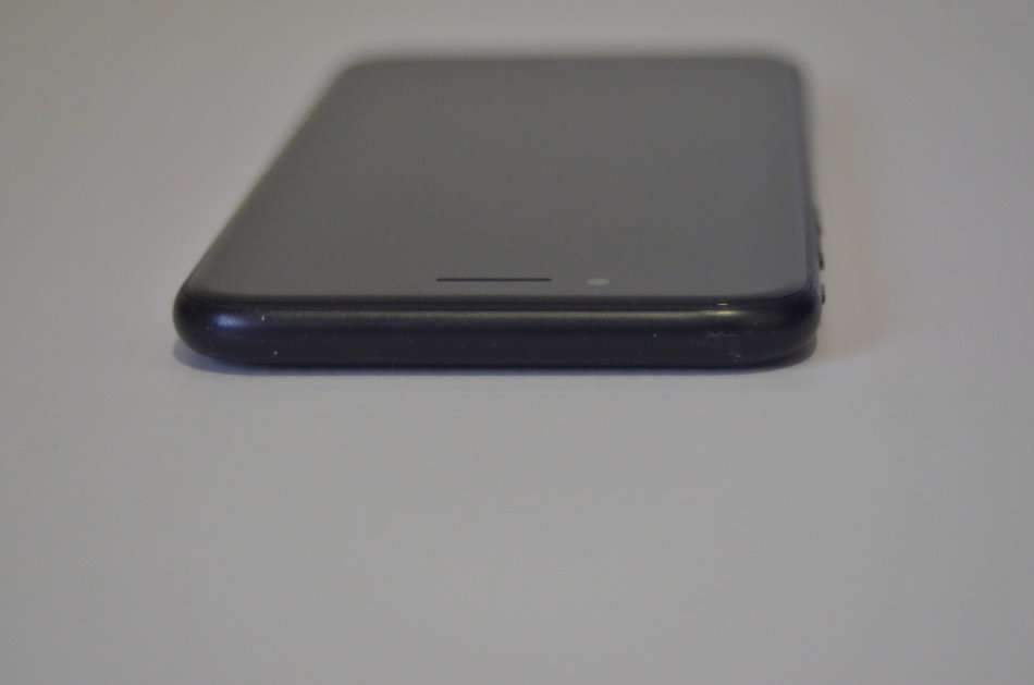 APPLE IPHONE 7 , 128GB BLACK IN VERY GOOD CONDITION