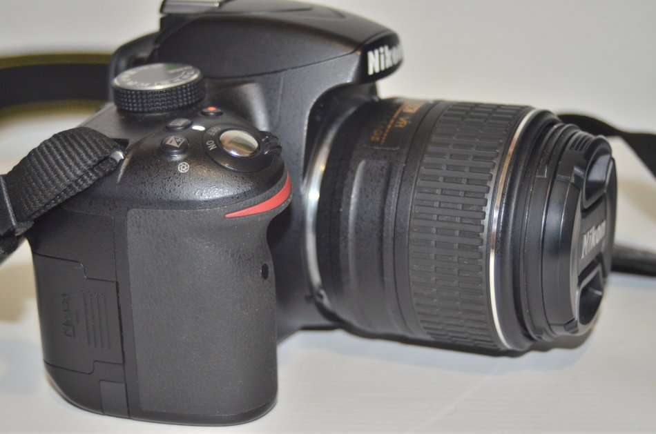Nikon D3200, 24.2MP DSLR Camera ,FULL HD MOVIES ,with 18-55MM VR LENS,  IN EXCELLENT CONDITION