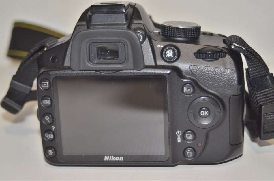 Nikon D3200, 24.2MP DSLR Camera ,FULL HD MOVIES ,with 18-55MM VR LENS,  IN EXCELLENT CONDITION