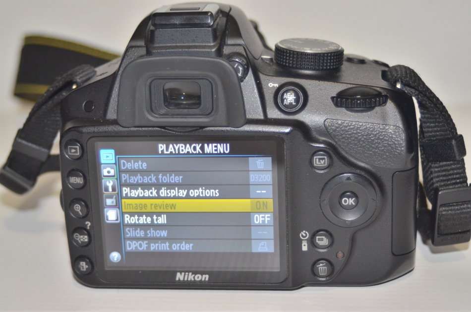 Nikon D3200, 24.2MP DSLR Camera ,FULL HD MOVIES ,with 18-55MM VR LENS,  IN EXCELLENT CONDITION