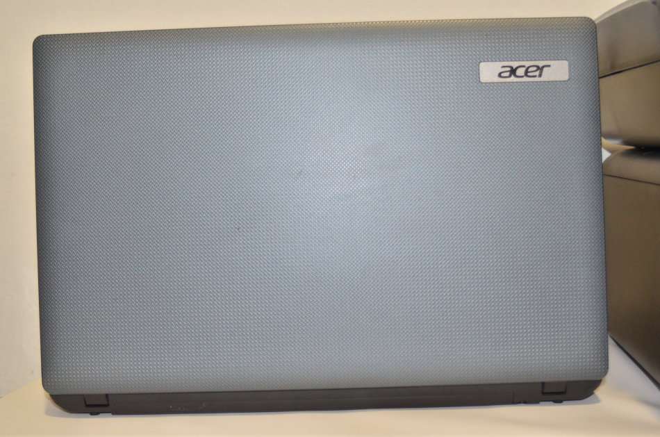 Acer Aspire 5733 15.6" CORE I5-560M @2.67GHz,6GB RAM,1TB HDD, INTEL HD GRAPHICS EXCELLENT CONDITION