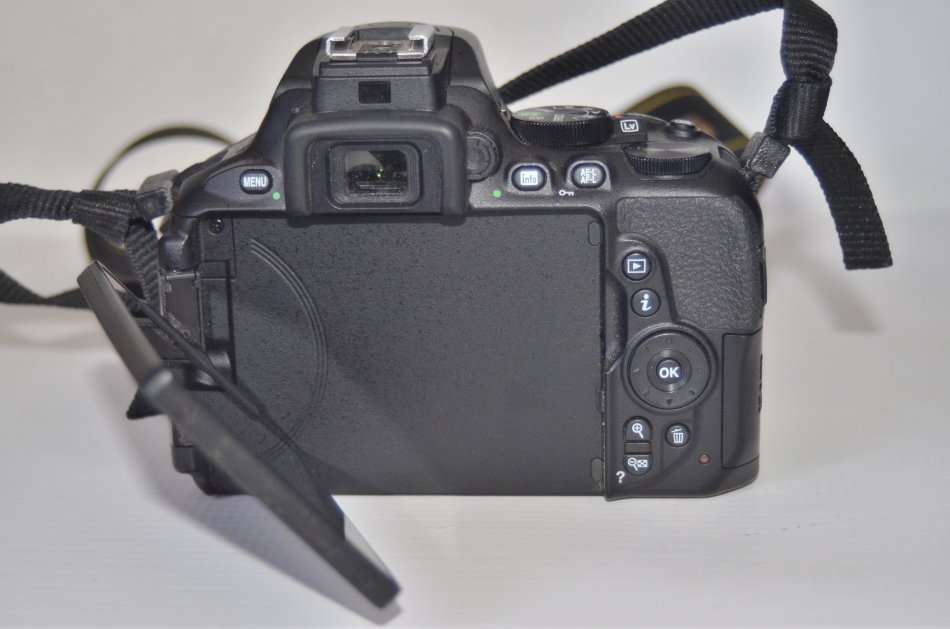 Nikon D5600 DSLR with AF-P 18-55mm DX VR Lens, Lowepro Bag, 16GB SD Card