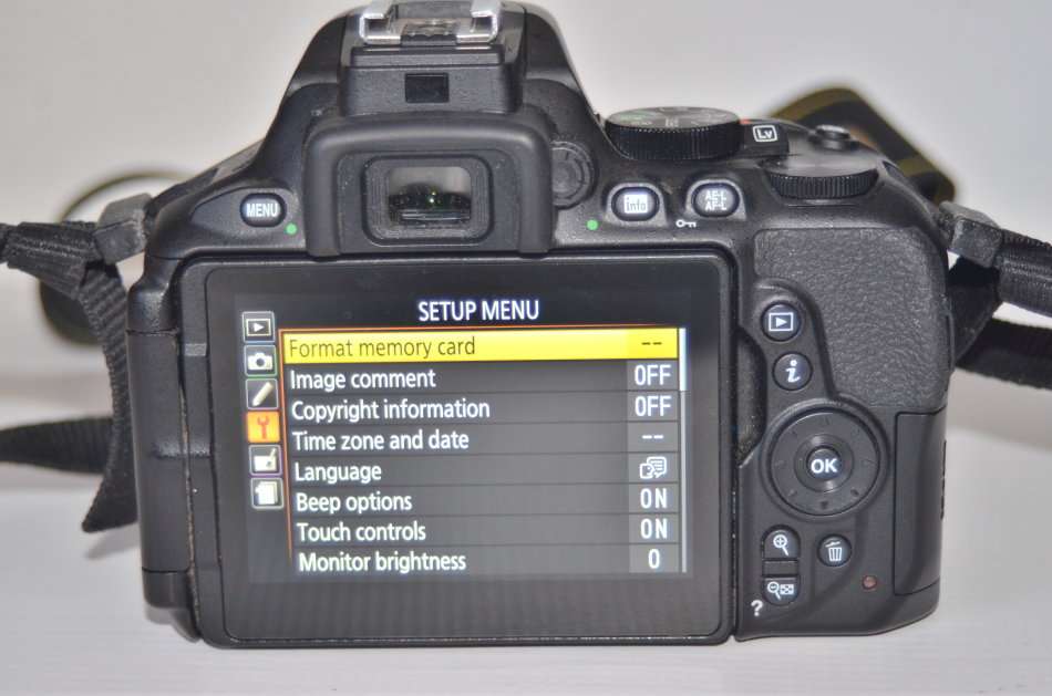 Nikon D5600 DSLR with AF-P 18-55mm DX VR Lens, Lowepro Bag, 16GB SD Card