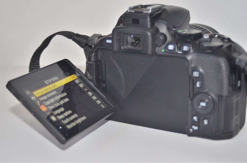 Nikon D5600 DSLR with AF-P 18-55mm DX VR Lens, Lowepro Bag, 16GB SD Card