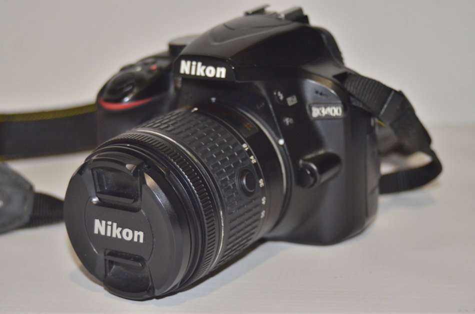 Nikon D3400 24MP DSLR ,FULL HD MOVIES with AF-P 18-55mm  Lens AND LOWEPRO BAG