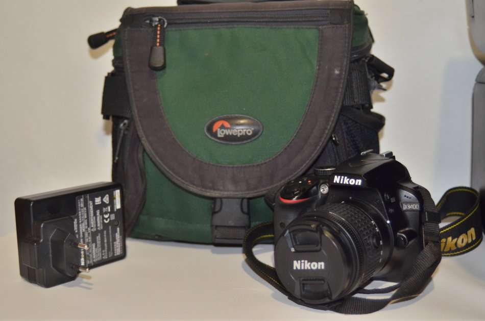 Nikon D3400 24MP DSLR ,FULL HD MOVIES with AF-P 18-55mm  Lens AND LOWEPRO BAG