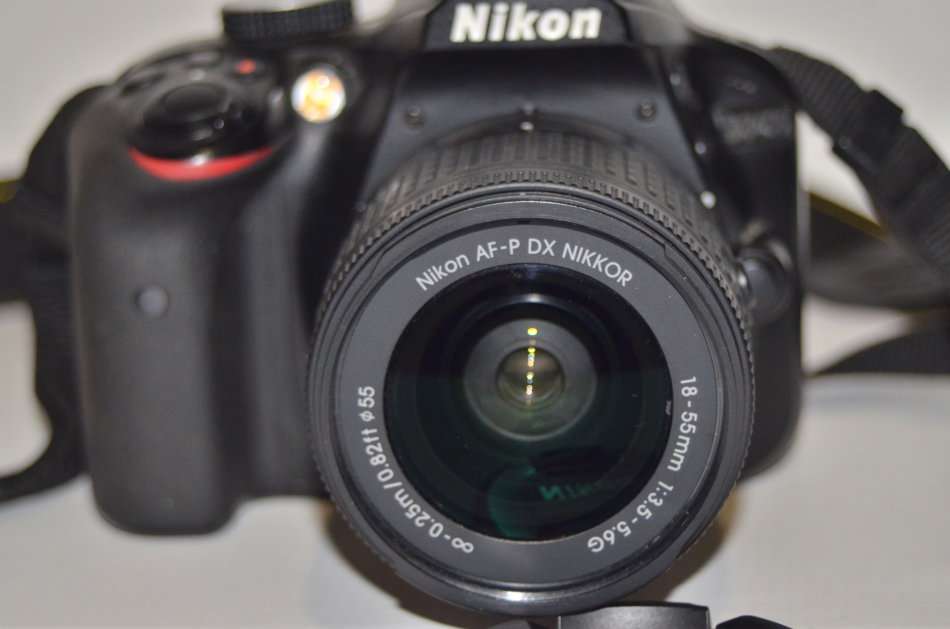 Nikon D3400 24MP DSLR ,FULL HD MOVIES with AF-P 18-55mm  Lens AND LOWEPRO BAG