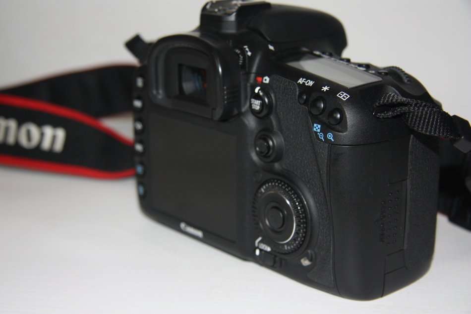 CANON EOS 7D BODY ONLY , EXCELLENT CONDITION