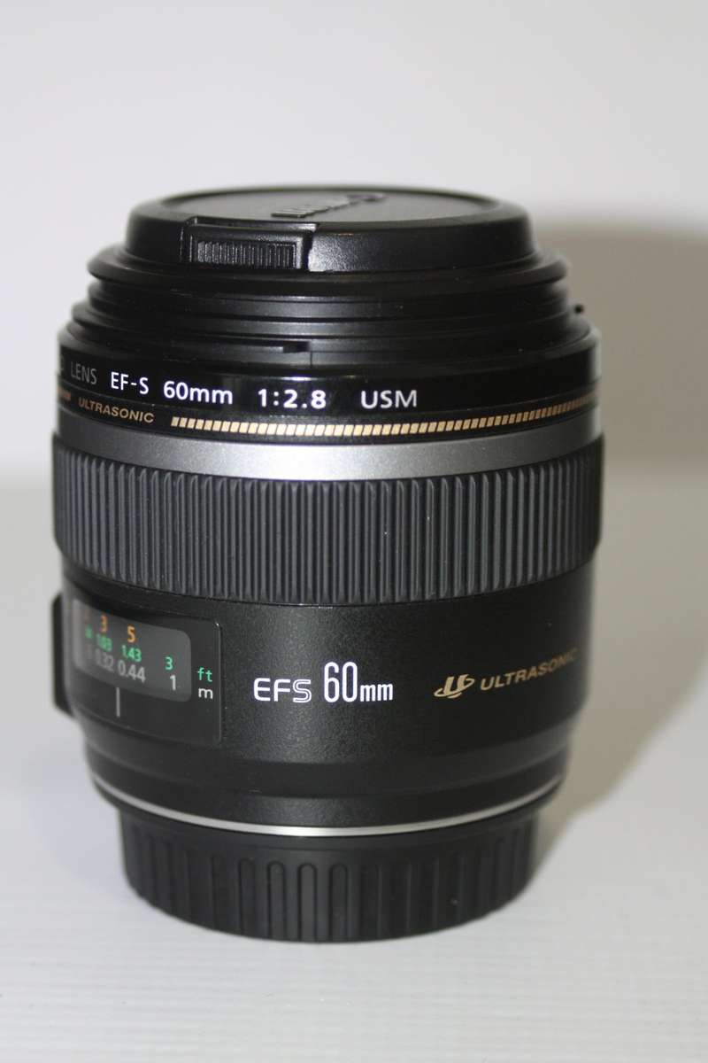 Canon EF-S 60mm f/2.8 USM Macro Lens IN EXCELLENT CONDITION