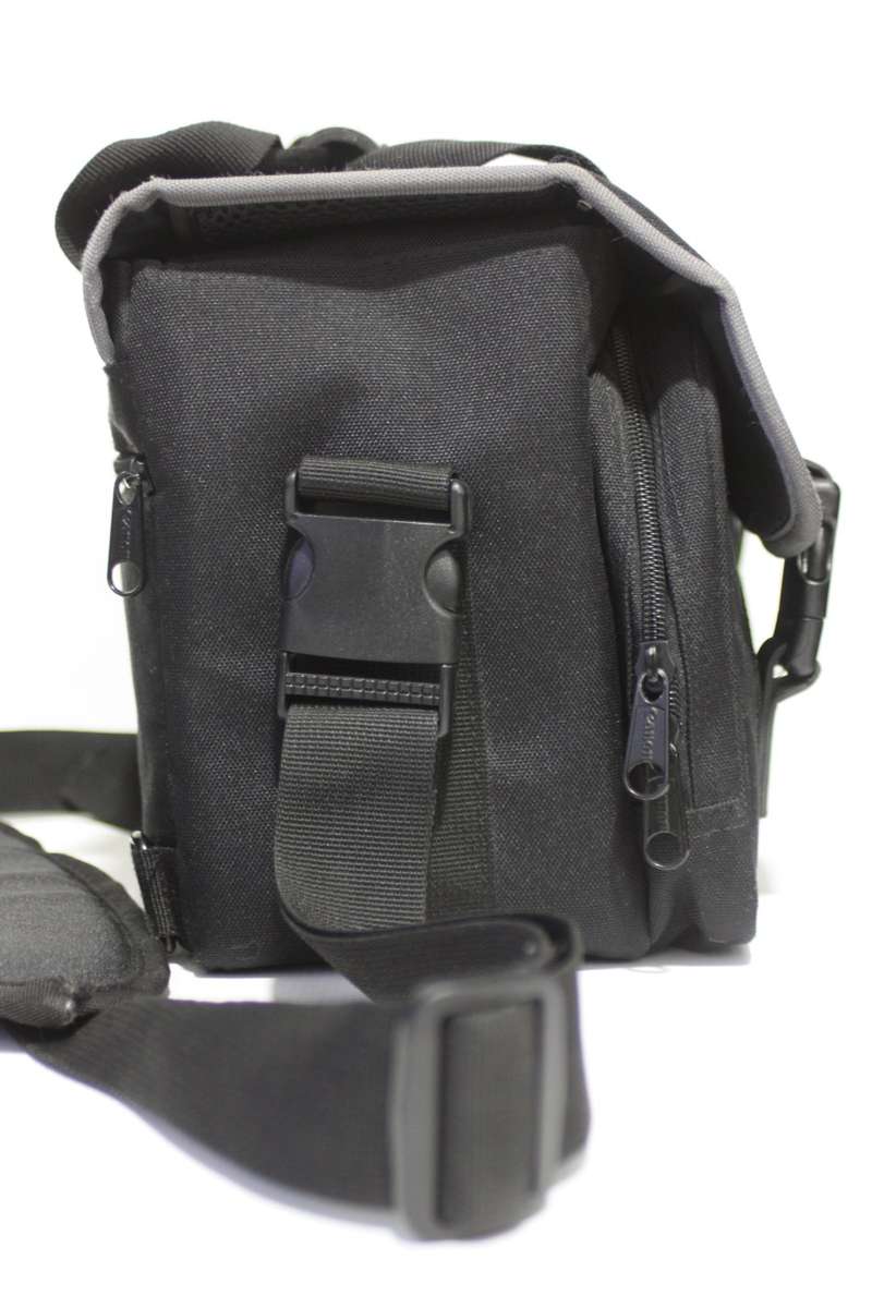 CANON EOS 650D, 18MP DSLR WITH FULL HD MOVIES, 18-55MM III ZOOM LENS AND CANON CARRY BAG