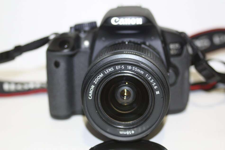 CANON EOS 650D, 18MP DSLR WITH FULL HD MOVIES, 18-55MM III ZOOM LENS AND CANON CARRY BAG