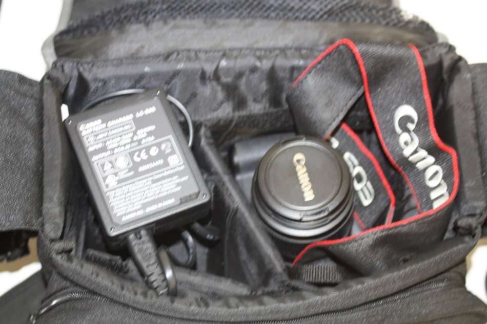 CANON EOS 650D, 18MP DSLR WITH FULL HD MOVIES, 18-55MM III ZOOM LENS AND CANON CARRY BAG