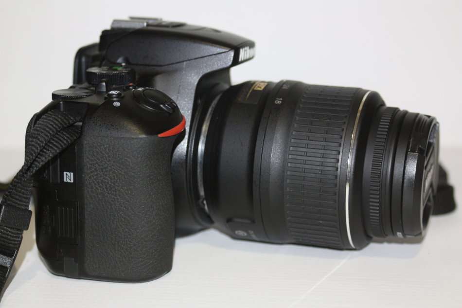 Nikon D5600 24MP DSLR CAMERA, FULL HD VIDEOS, WIFI , NIKON 18-55mm  VR Lens, CAMERA BAG, LOW SHUTTER