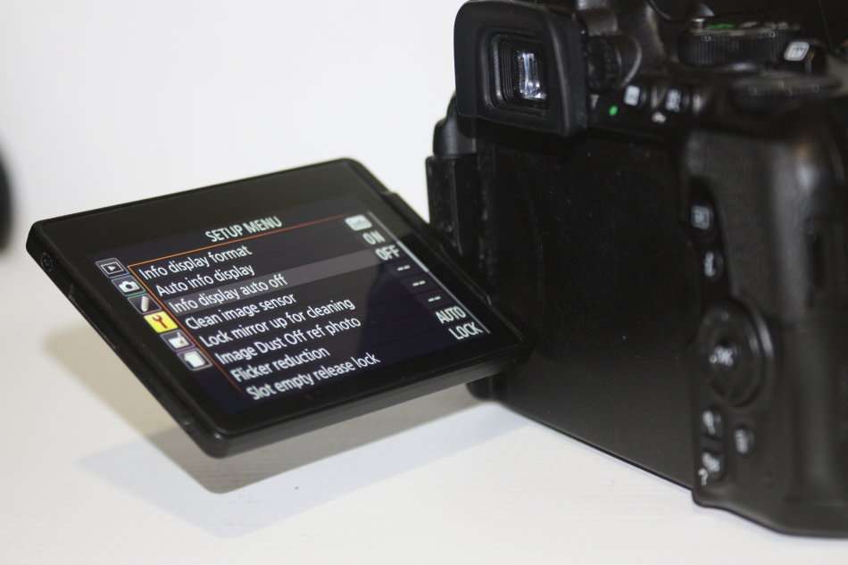 Nikon D5600 24MP DSLR CAMERA, FULL HD VIDEOS, WIFI , NIKON 18-55mm  VR Lens, CAMERA BAG, LOW SHUTTER