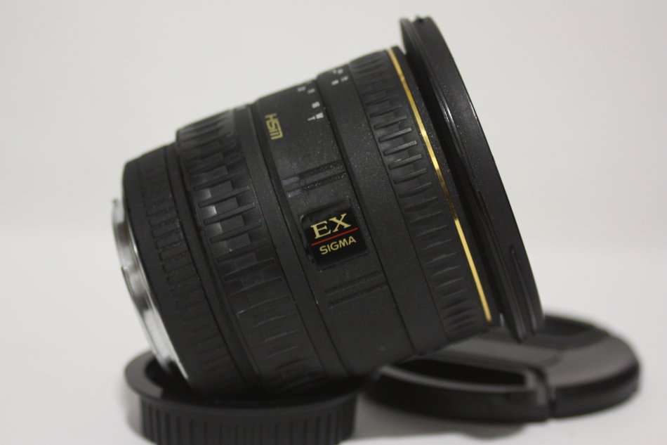 Sigma 17-35mm F2.8-4 EX Aspherical HSM ,ULTRA WIDE ANGLE Lens for Canon-AF Camera