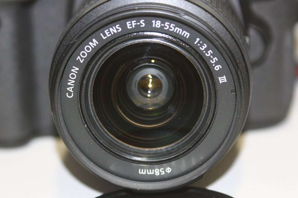 CANON EOS 650D, 18MP DSLR WITH FULL HD MOVIES, 18-55MM III ZOOM LENS , 16GB SD CARD AND VOYAGER BAG