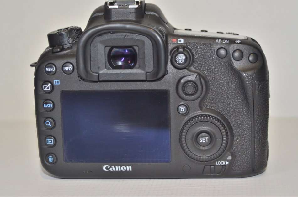 CANON 7D MARK II IN EXCELLENT CONDITION BODY ONLY