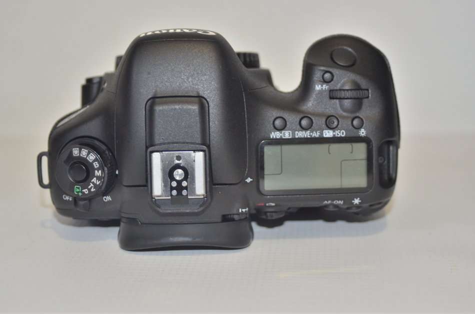 CANON 7D MARK II IN EXCELLENT CONDITION BODY ONLY