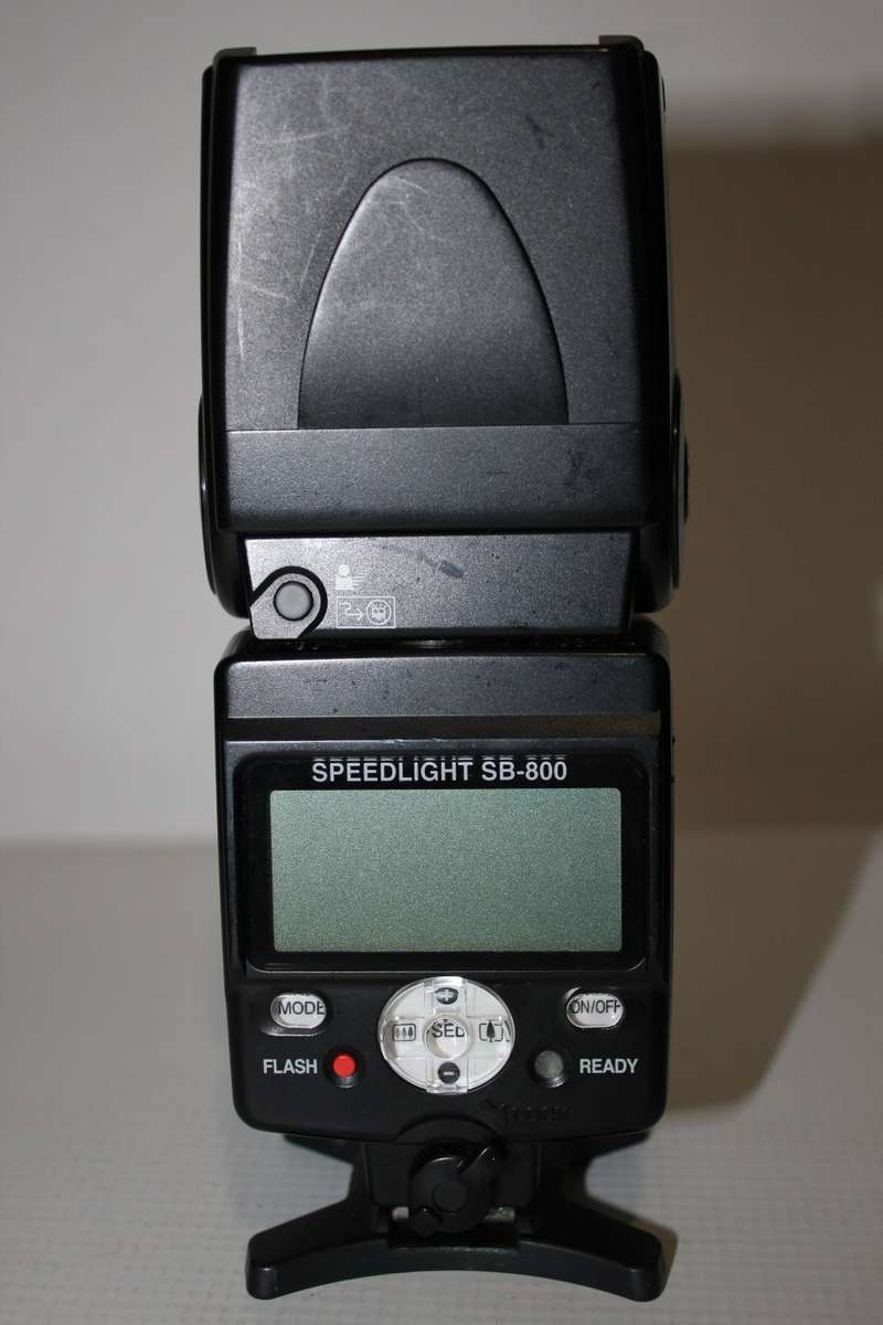 Nikon SB-800 AF Speedlight for Nikon Digital SLR Cameras IN VERY GOOD CONDITION