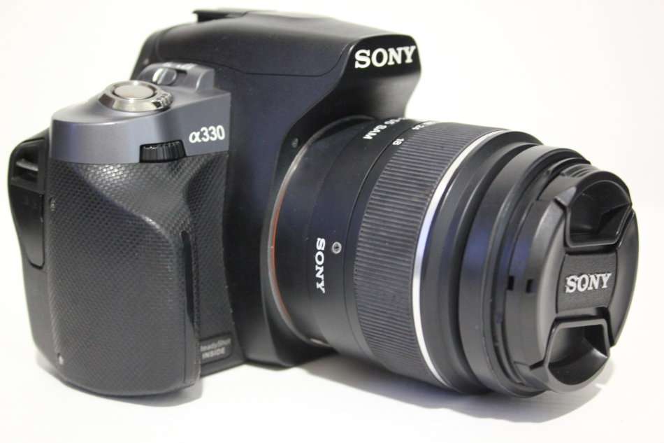 Sony Alpha A330 Digital SLR with 18-55mm Lens , CHARGER AND SHOULDER BAG