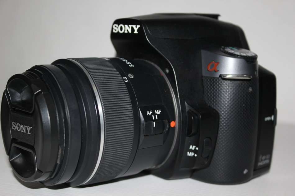 Sony Alpha A330 Digital SLR with 18-55mm Lens , CHARGER AND SHOULDER BAG