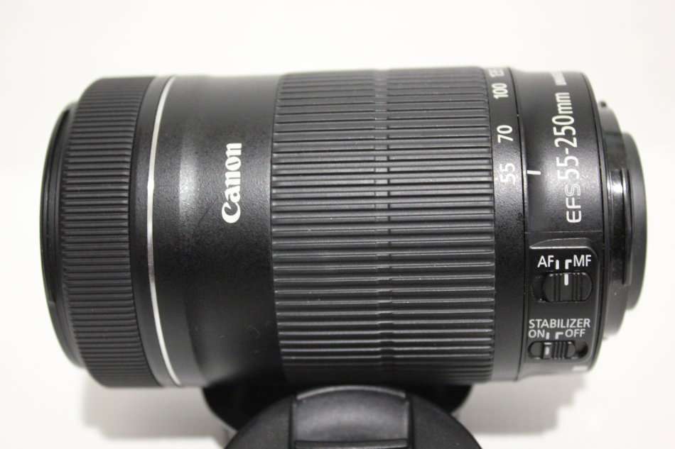 Canon EF-S 55-250mm f/4-5.6 IS STM Lens IN EXCELLENT CONDITION
