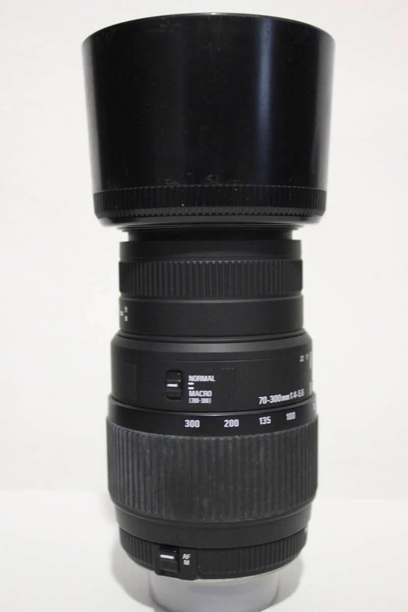 Sigma 70-300mm f/4-5.6 DG Macro Lens for NIKON  IN VERY GOOD CONDITION