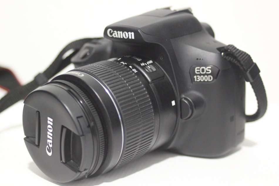 Canon EOS 1300D 18MP DSLR Camera FULL HD MOVIES with WIFI ,18-55MM III LENS , WITH CHARGER