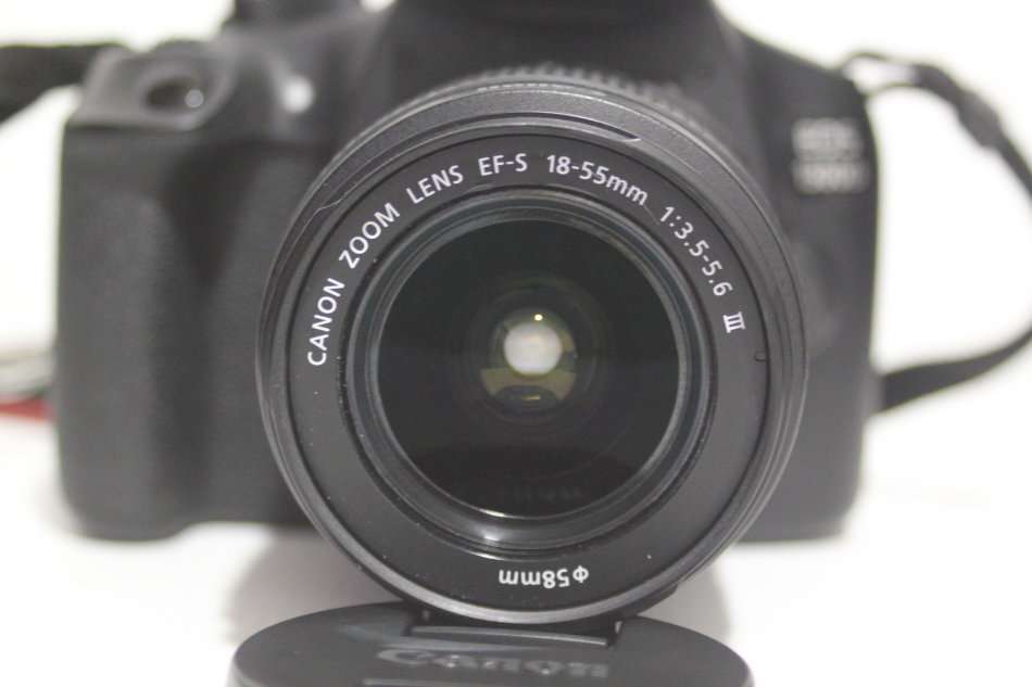 Canon EOS 1300D 18MP DSLR Camera FULL HD MOVIES with WIFI ,18-55MM III LENS , WITH CHARGER