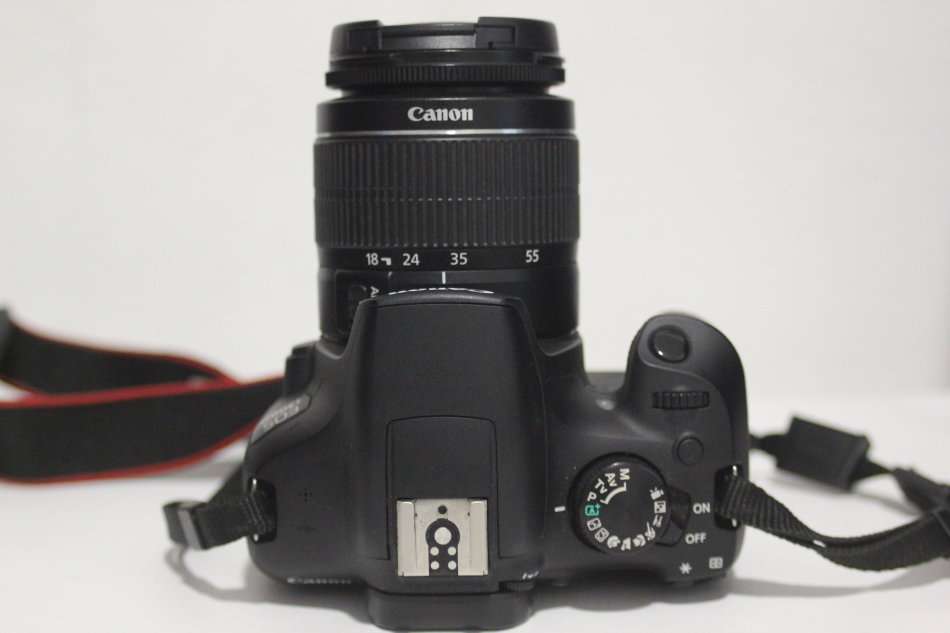 Canon EOS 1300D 18MP DSLR Camera FULL HD MOVIES with WIFI ,18-55MM III LENS , WITH CHARGER