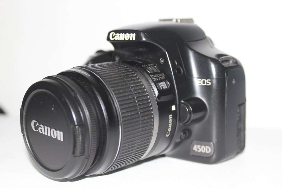 Canon EOS 450D WITH 18-55MM CANON ZOOM LENS ,  BATTERY CHARGER